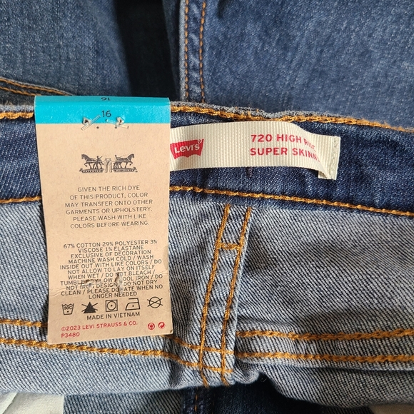 NWT Youth Levis - Picture 4 of 8